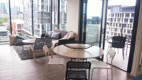 KOZYGURU SOUTH BRISBANE CITY VIEW 2 BED APT+ FREE PARKING QSB027-708 - Holiday Byron Bay 0