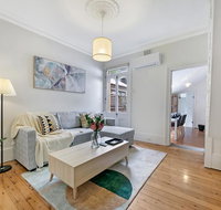 KOZYGURU SURRY HILLS COZY 3 BED TERRACE MINS WALK TO CBD NSH095 - Holiday Byron Bay