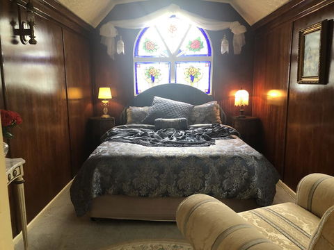 Krinklewood Cottage & Train Carriages - Holiday Byron Bay 0