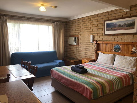 Lake Front Motel - Holiday Byron Bay 0