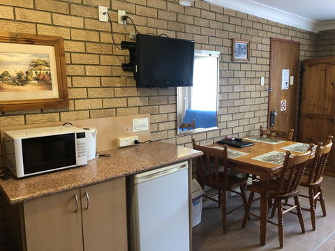 Lake Front Motel - Holiday Byron Bay 3