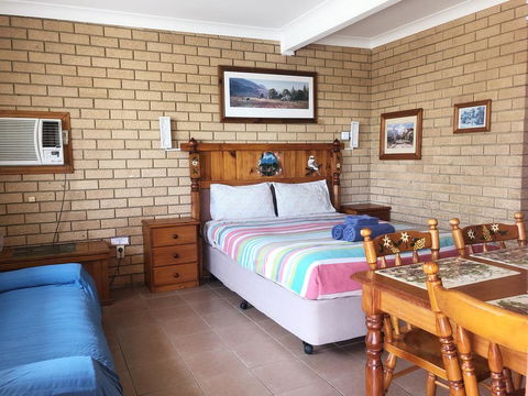 Lake Front Motel - Holiday Byron Bay 2