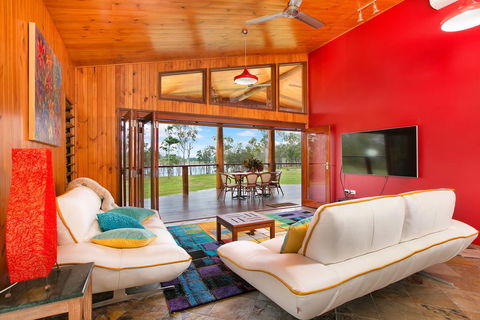 Lake Tinaroo Waterfrontage - Holiday Byron Bay 0