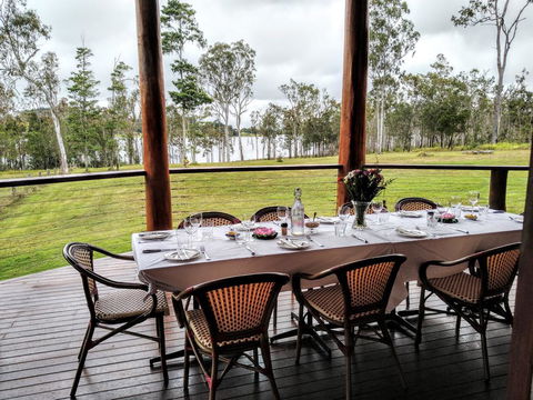 Lake Tinaroo Waterfrontage - Holiday Byron Bay 1
