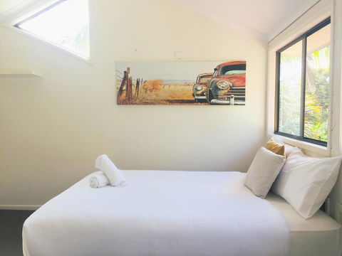 Lakeside Beach House - Hostie Properties - Holiday Byron Bay 2