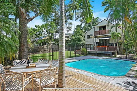 Lakeside Beach House - Hostie Properties - Holiday Byron Bay 0