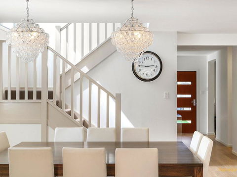 Lakeside Luxury - 13 Lake Street - Holiday Byron Bay 1