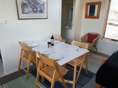 Lakeside Studio - Holiday Byron Bay 1