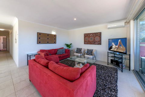 Laman Lodge, Unit 5, 15 Laman Street - Holiday Byron Bay 1