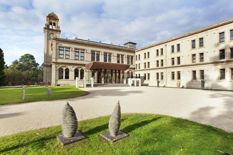 Lancemore Mansion Hotel Werribee Park - Holiday Byron Bay 0