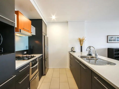 Large 3 Bedroom Apartment With River Views Near The Stadium - Holiday Byron Bay 1
