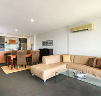 Large 3 Bedroom Apartment with River Views near the Stadium - Holiday Byron Bay
