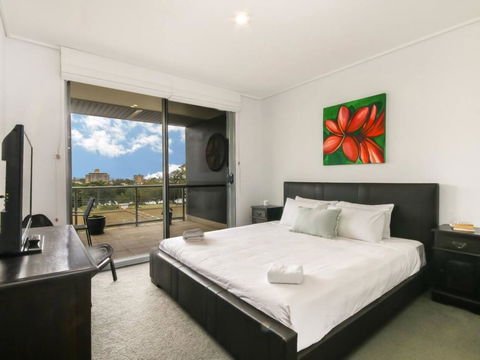 Large 3 Bedroom Apartment With River Views Near The Stadium - Holiday Byron Bay 2