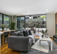 Large unit amid inner-city greenery close to CBD - Holiday Byron Bay