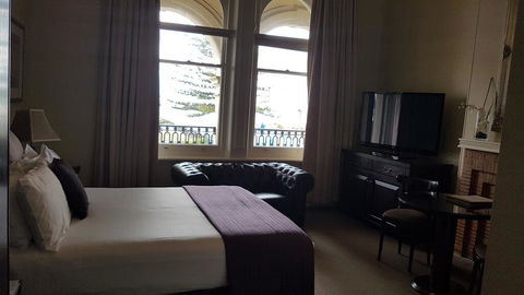 Largs Pier Hotel - Holiday Byron Bay 2