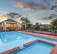 Lavish Lakefront Pool House - Holiday Byron Bay