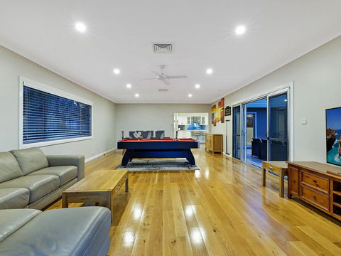 Lavish Lakefront Pool House - Holiday Byron Bay 1