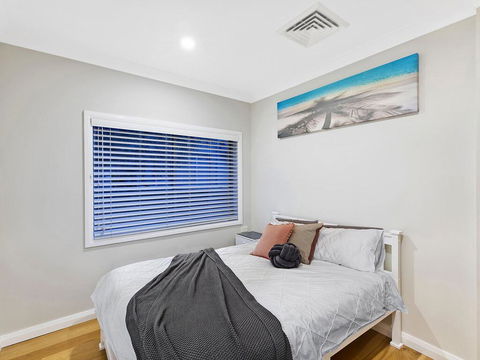 Lavish Lakefront Pool House - Holiday Byron Bay 2