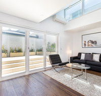 Leichhardt Self-Contained Modern One-Bedroom Apartment 9NOR - Holiday Byron Bay