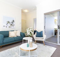 Light bright and spacious unit close to beaches - Holiday Byron Bay