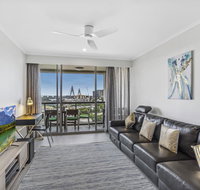 Luxurious harbour view apartment steps from city - Holiday Byron Bay