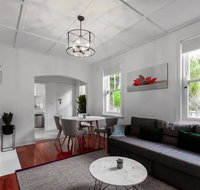 Luxurious Historic Home with Harbour Bridge Views - Holiday Byron Bay