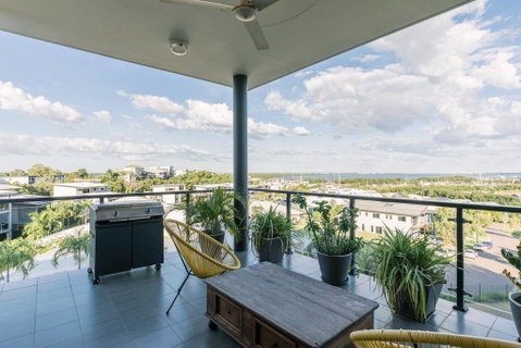 Luxury & Location - Sea Views With Modern Class ! - Holiday Byron Bay 1
