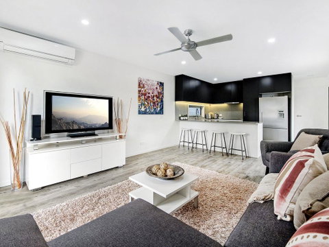 Luxury 1 Bedroom Home In Broadbeach Waters! - Holiday Byron Bay 1