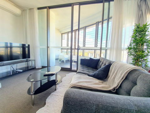 Luxury Level 2-bed 2-bath City View Apt In Olympic Park - Holiday Byron Bay 0