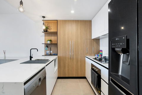 Luxury Living With Panoramic Views - Holiday Byron Bay 1