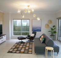 Luxury Waterfront Villa in Sanctuary Lakes - Holiday Byron Bay