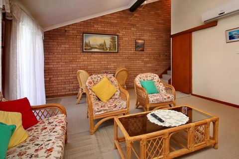 Macadamia Court, Unit 2, 8 Government Road - Holiday Byron Bay 2
