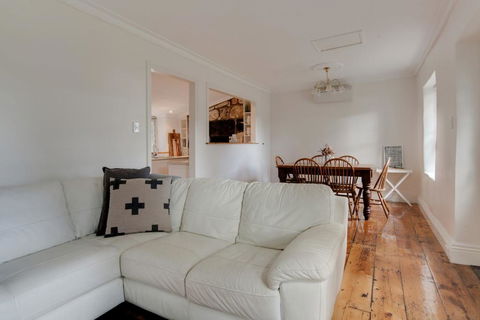 Magnetic Cottage Circa: 1850's - Holiday Byron Bay 0