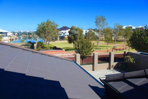Mandurah Dolphin Escape - Holiday Byron Bay 1