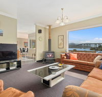Manfield City Waterfront View Cottage - Holiday Byron Bay