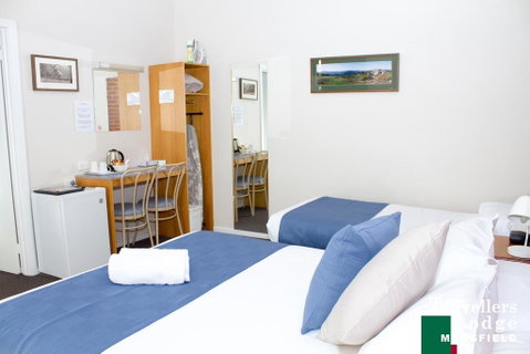 Mansfield Travellers Lodge - Holiday Byron Bay 2