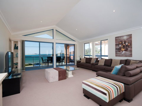 Marine Dr 2/68 - Fingal Bay - Holiday Byron Bay 3