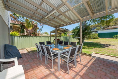 Marine Dr 22 - Fingal Bay - Holiday Byron Bay 1