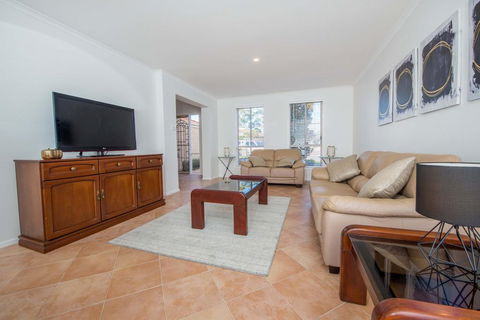 Mariner Beach House - Salamander Bay - Holiday Byron Bay 1