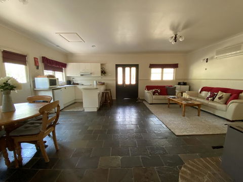 McCaffrey's Estate - Holiday Byron Bay 1