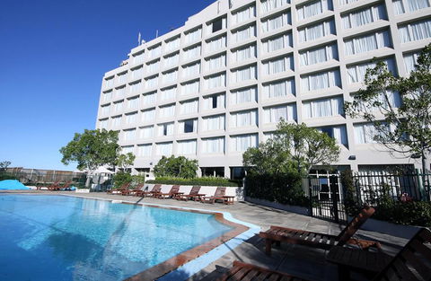 Mercure Sydney Parramatta - Holiday Byron Bay 1