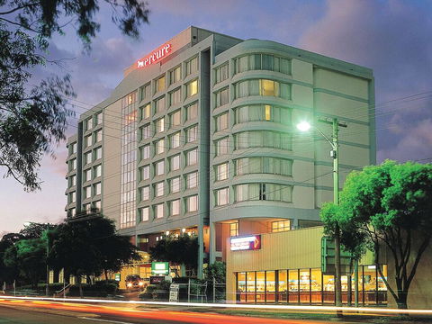Mercure Sydney Parramatta - Holiday Byron Bay 0