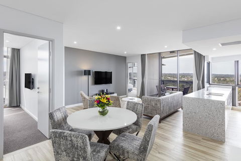 Meriton Suites Church Street, Parramatta - Holiday Byron Bay 0