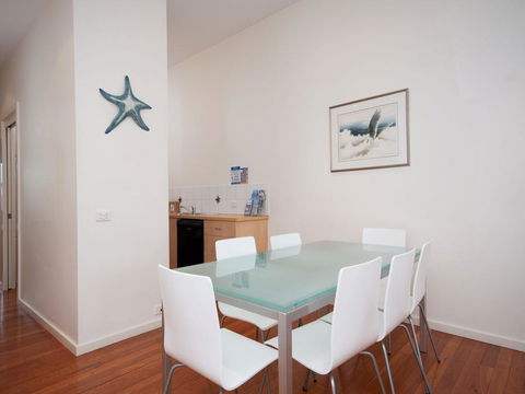 Messines Street, Starfish Lodge, Unit 1, 1A - Holiday Byron Bay 1