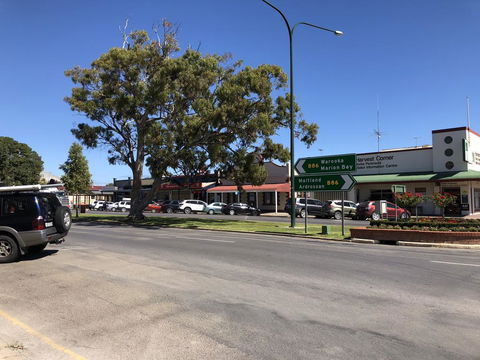 Minlaton Hotel - Holiday Byron Bay 3