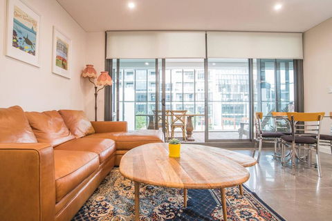 Modern 1bed1study Apt Near Station & MQ Centre - Holiday Byron Bay 0