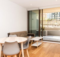 Modern Apartment in Darling Harbour - Holiday Byron Bay