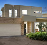 Modern Peaceful Beach Location - Secure Parking - Holiday Byron Bay