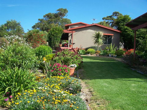 Monaro Cottage - Holiday Byron Bay 0