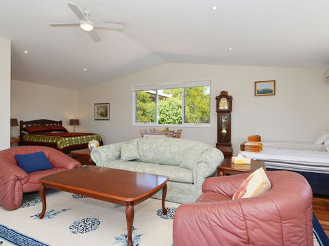 Morisset Waterfront 1bdr Studio Looking Over Trinity Marina - Holiday Byron Bay 0